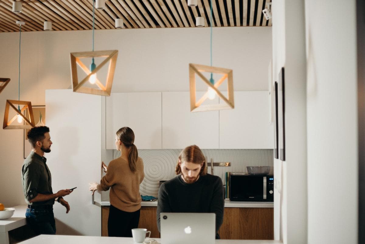 Understanding Shift Allowance in the UK: What Small Businesses Need to Know About Employment Agreements