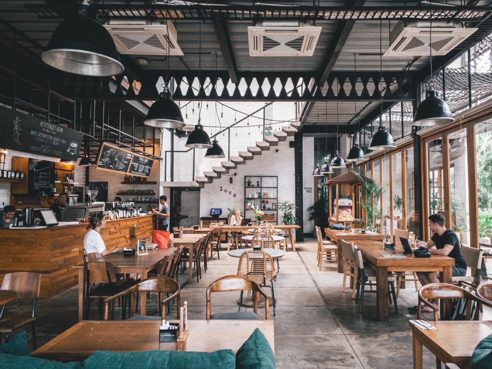 Essential Legal Steps for Running a Successful Retail Store in the UK
