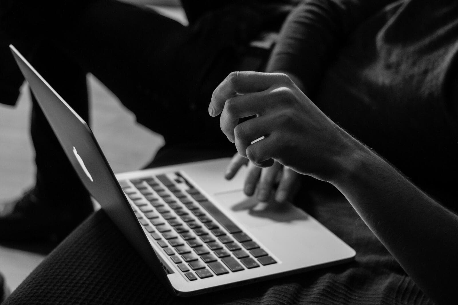 Share Purchase Agreement Guide: Key Terms, Protections & Process Explained