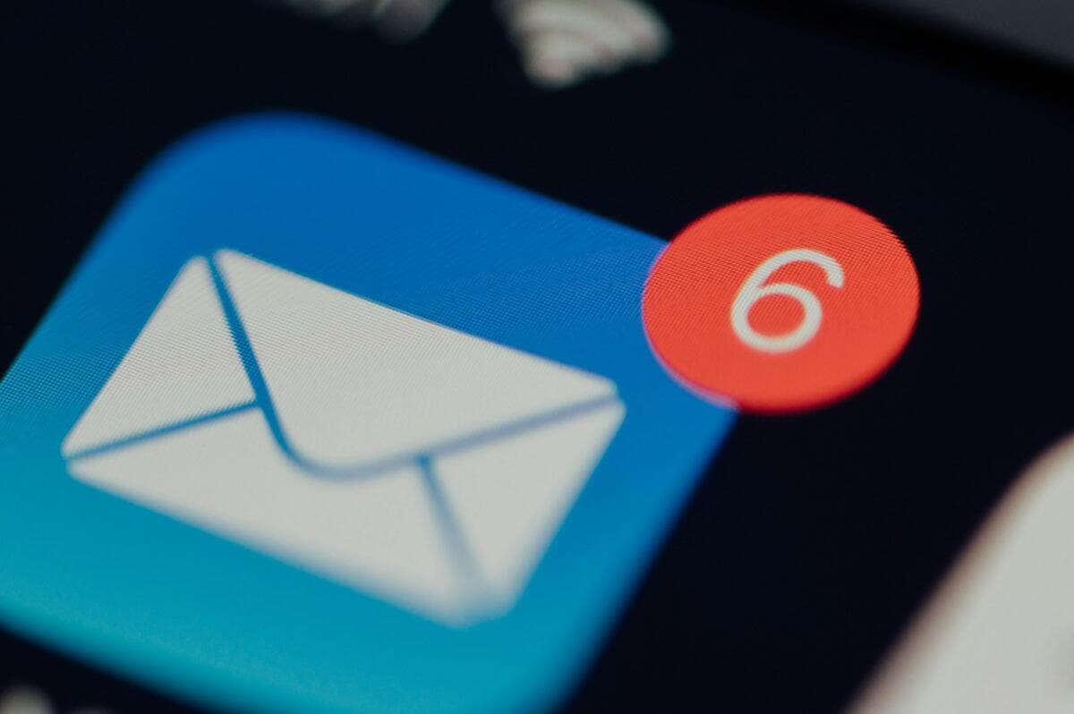 Essential Guide to Creating an Effective Electronic Communications Policy for UK Workplaces