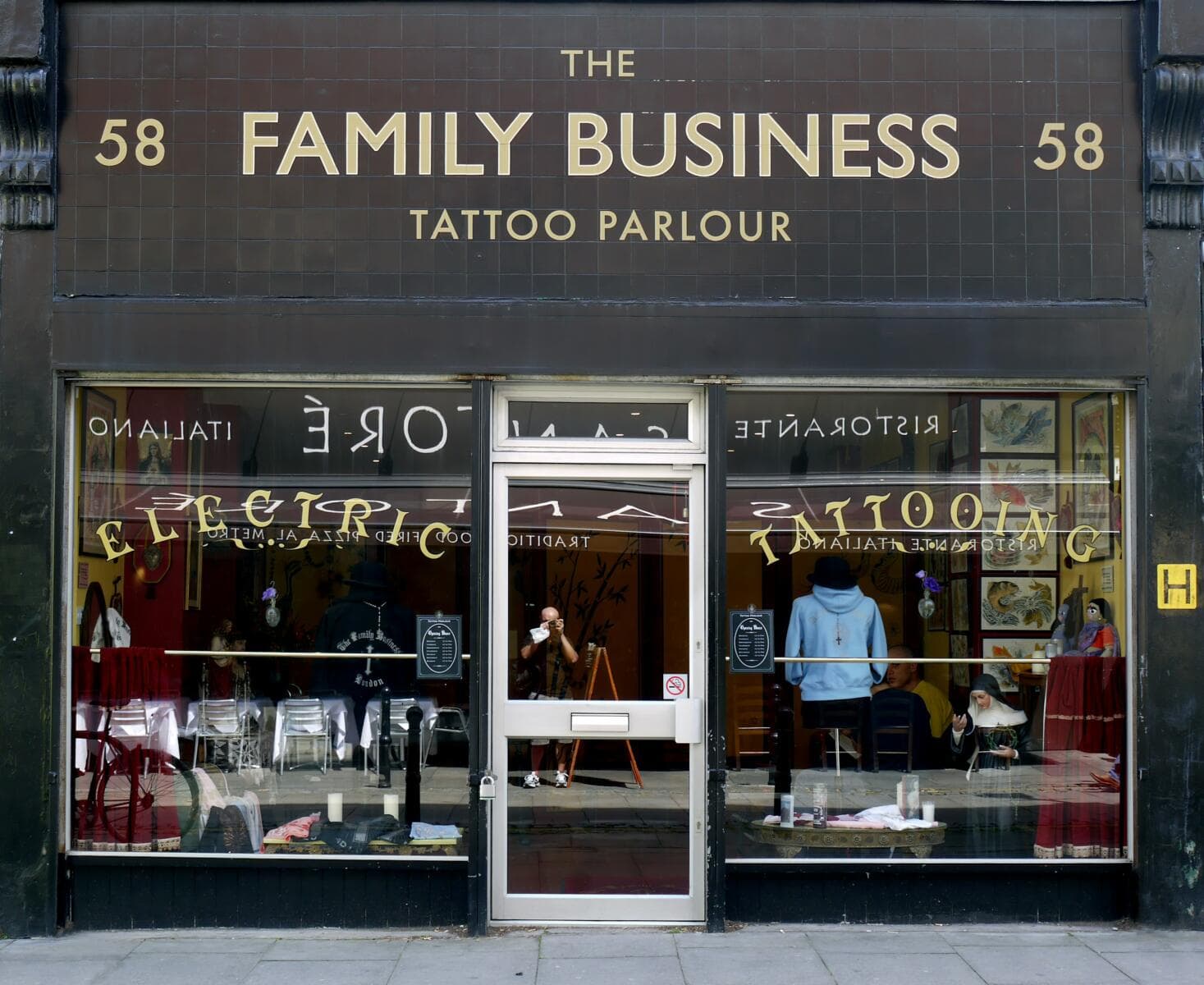 Franchisee vs Franchisor: Legal Distinctions & Distributor Differences