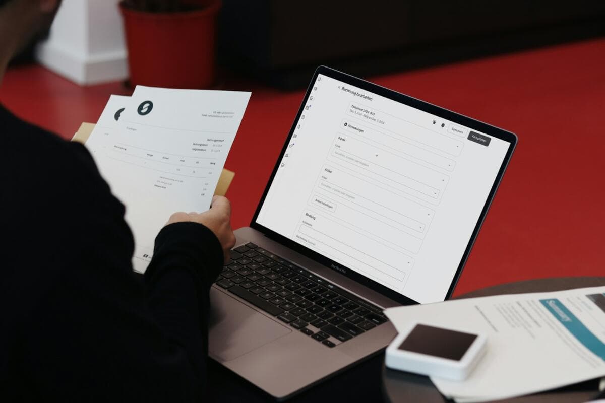 Invoice Factoring vs Invoice Discounting: Which Financing Option Is Right for Your Business?