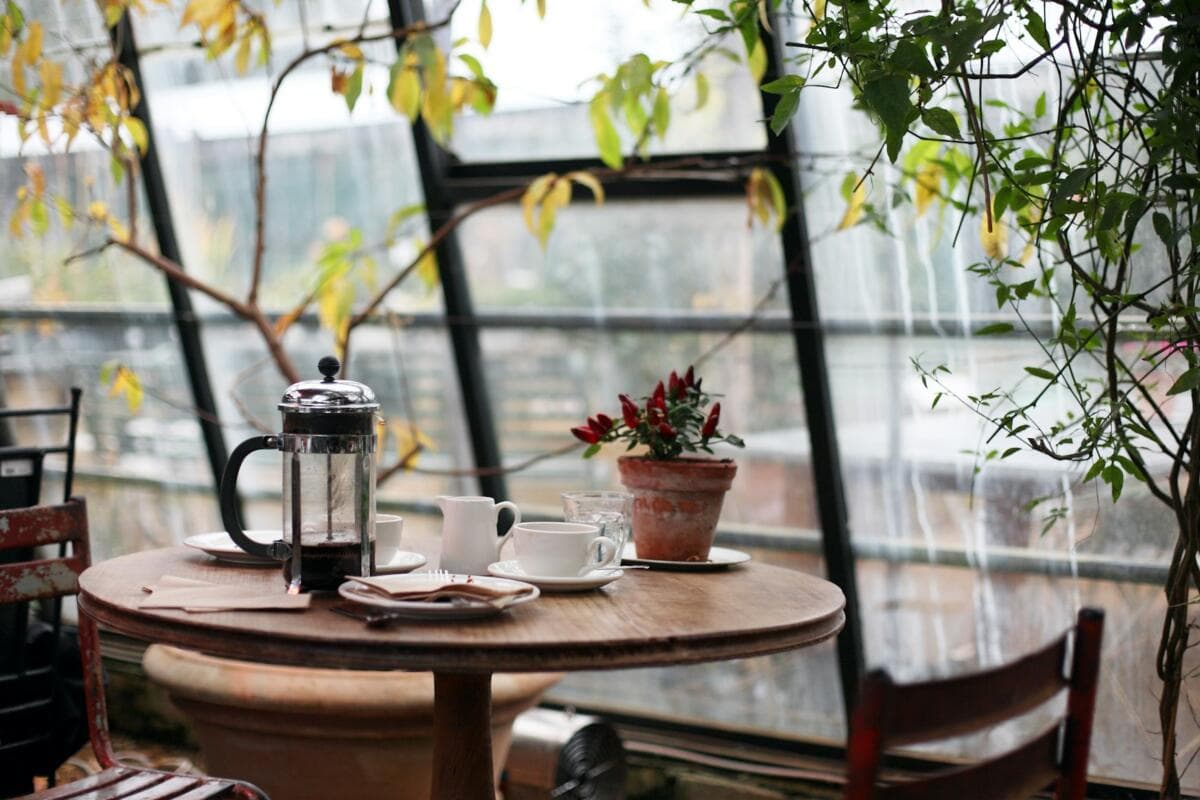 Best Legal Structure for a UK Coffee Shop: How to Decide