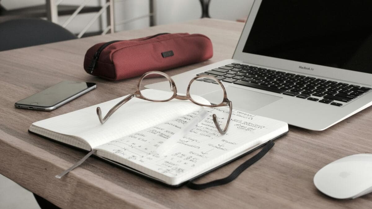 How Long To Keep Business Documents In The UK
