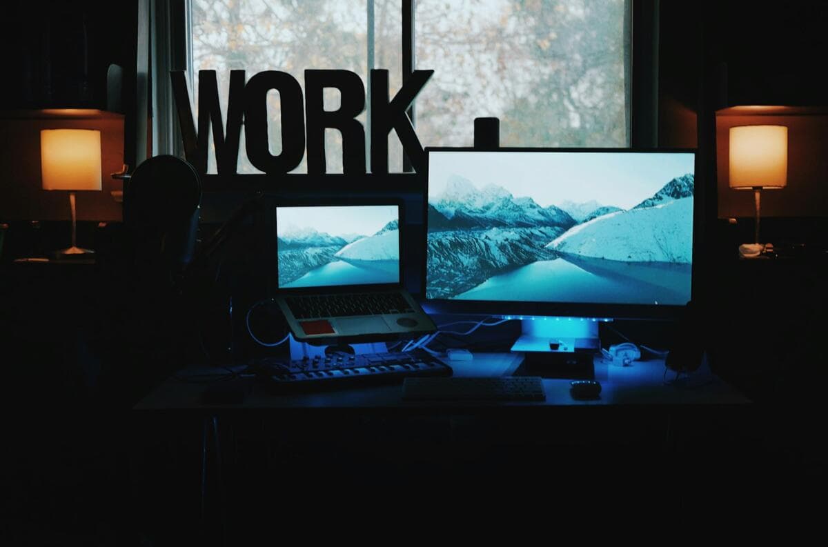 Weekend Shifts: Saturday & Sunday Working Rules for UK Employers