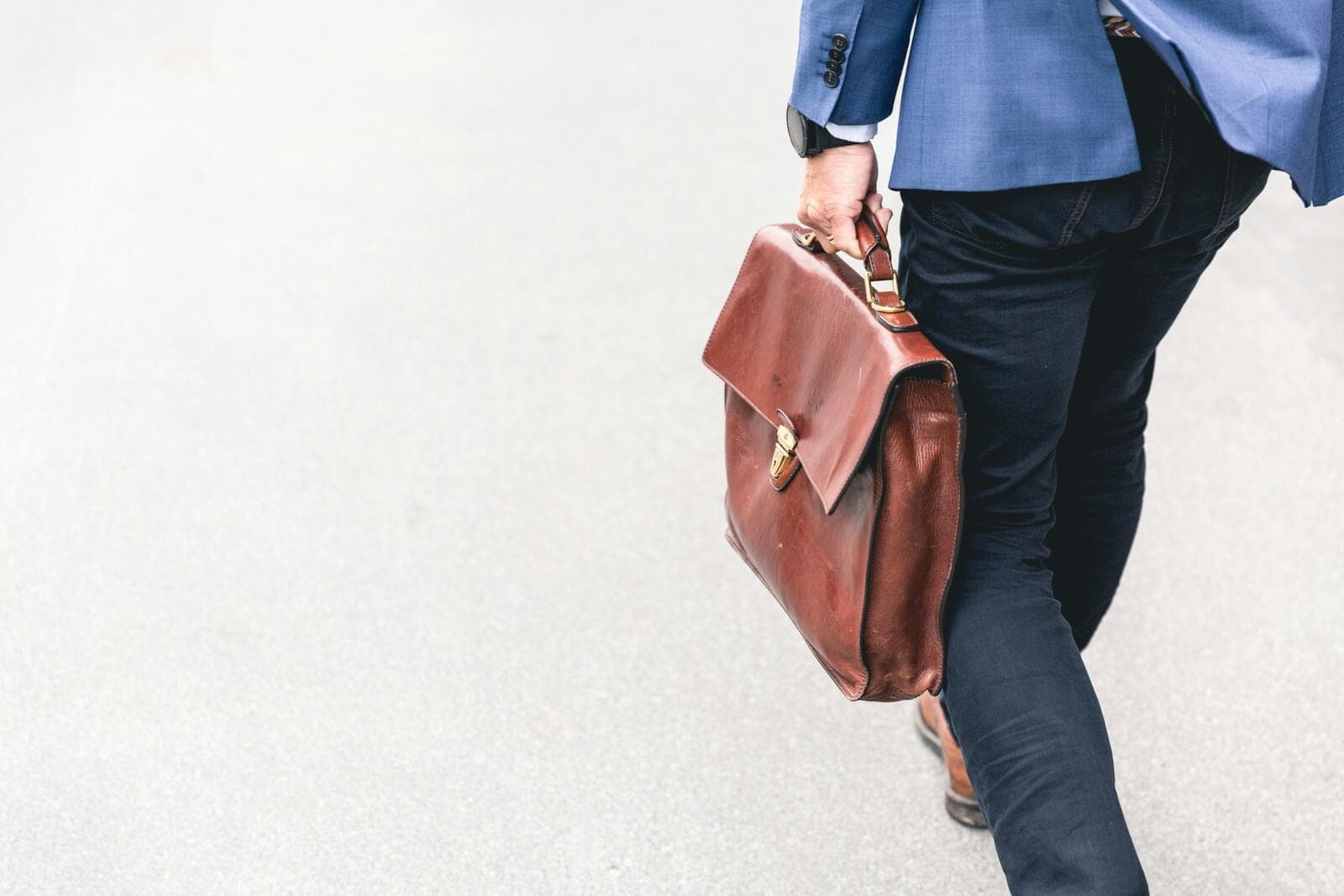 Dismissing an Employee Properly: UK Steps & Best Practice