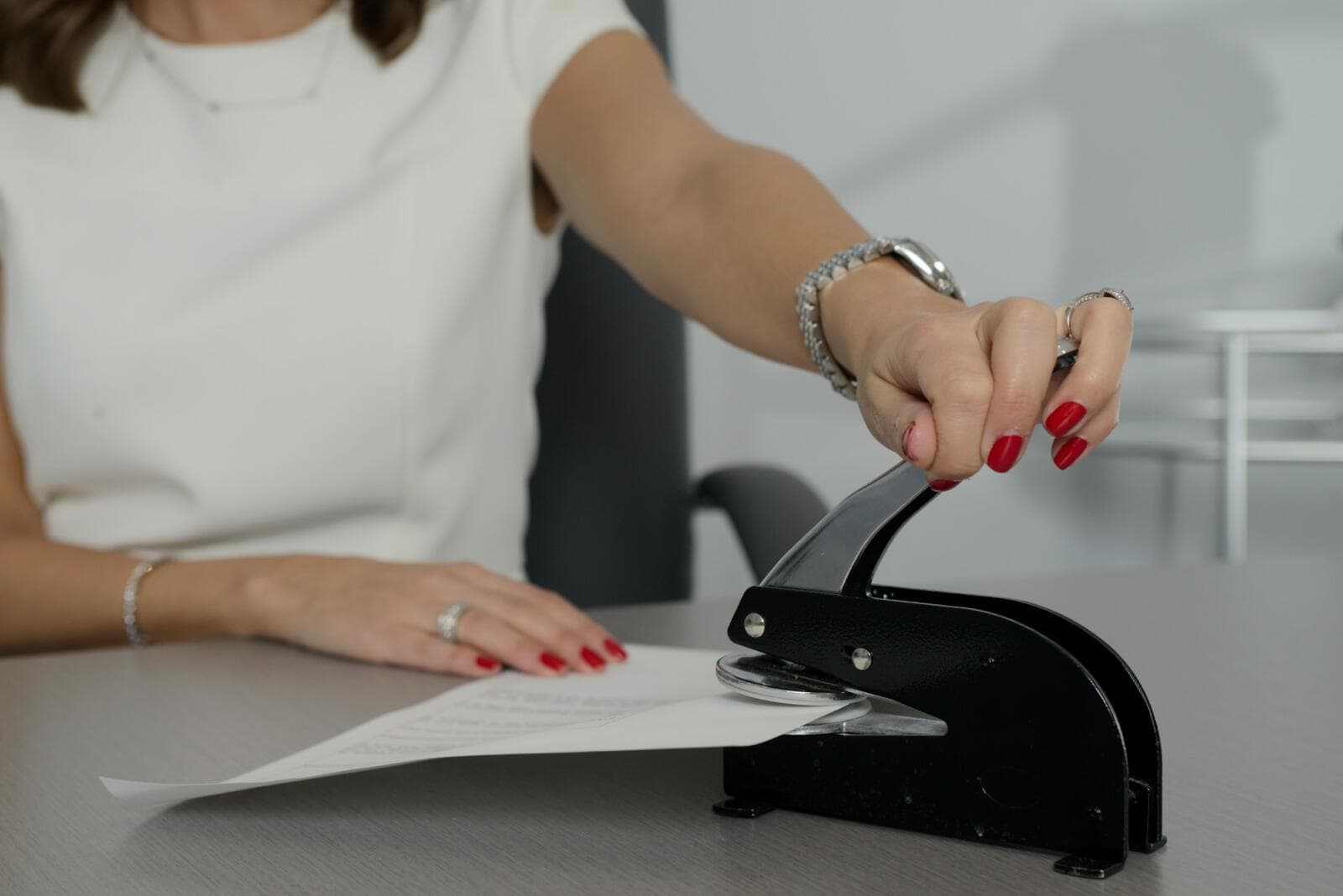 Notary Public Services: When & Why Businesses Need Them