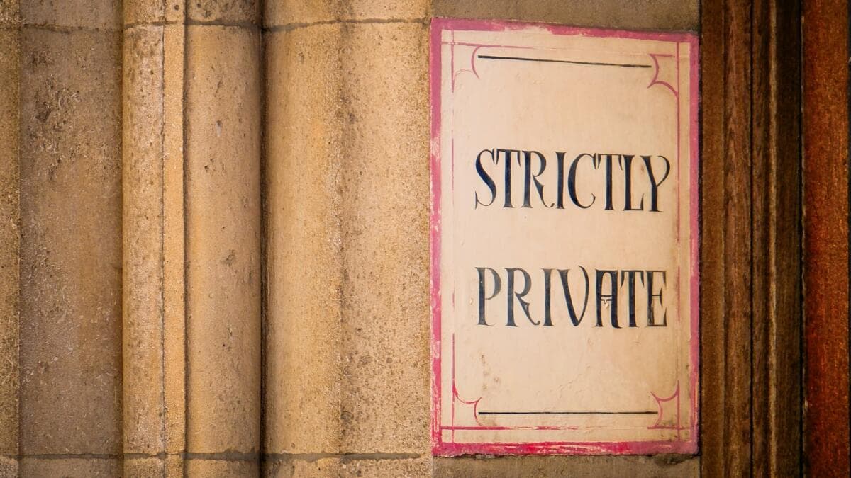 Confidentiality Breaches at Work: Employer Duties & Solutions