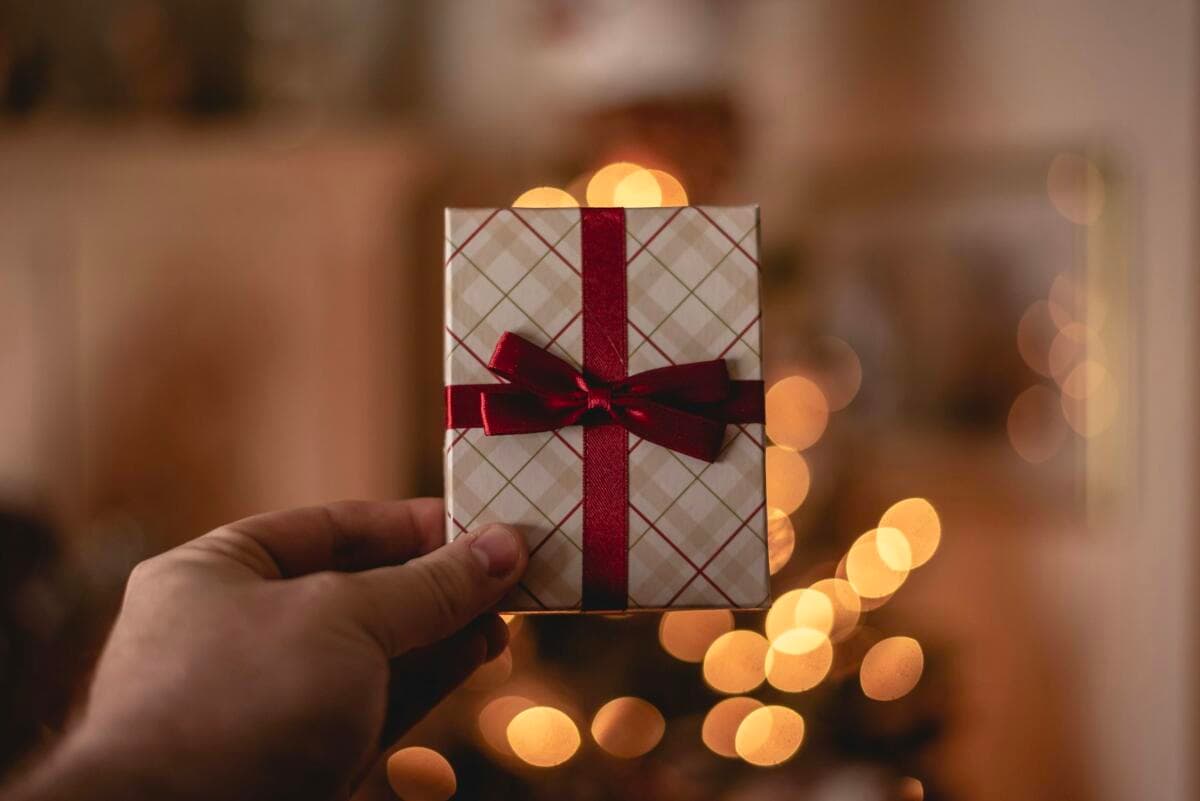 Gifting Business Ownership: Share Transfer Essentials in the UK